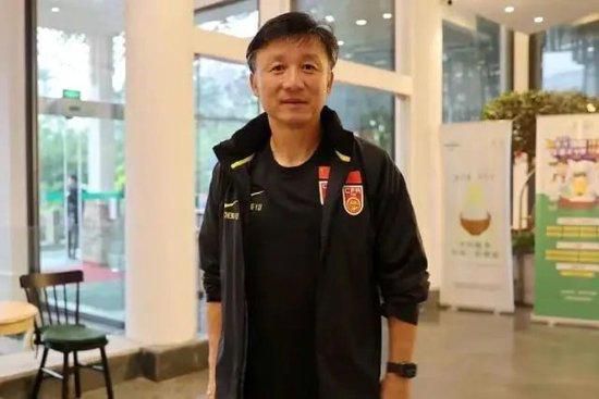 中国新生代电影的叙事通常展示开放性状态，多头并进，呈现出生活的自由空间和自然流程。